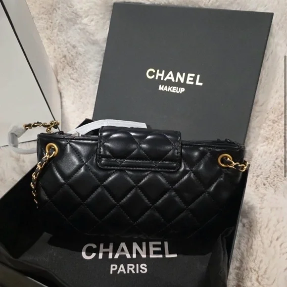 NEW Chanel VIP Gift Shoulder Bag Gold Chain Crossbody Cosmetic Bag - Picture 5 of 5